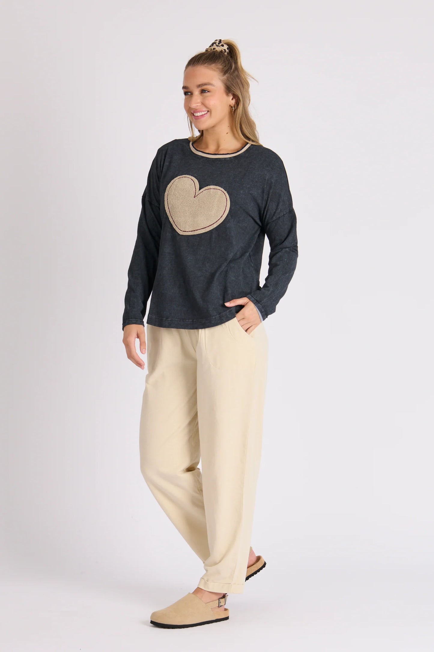 Heart Relaxed Tee - Black