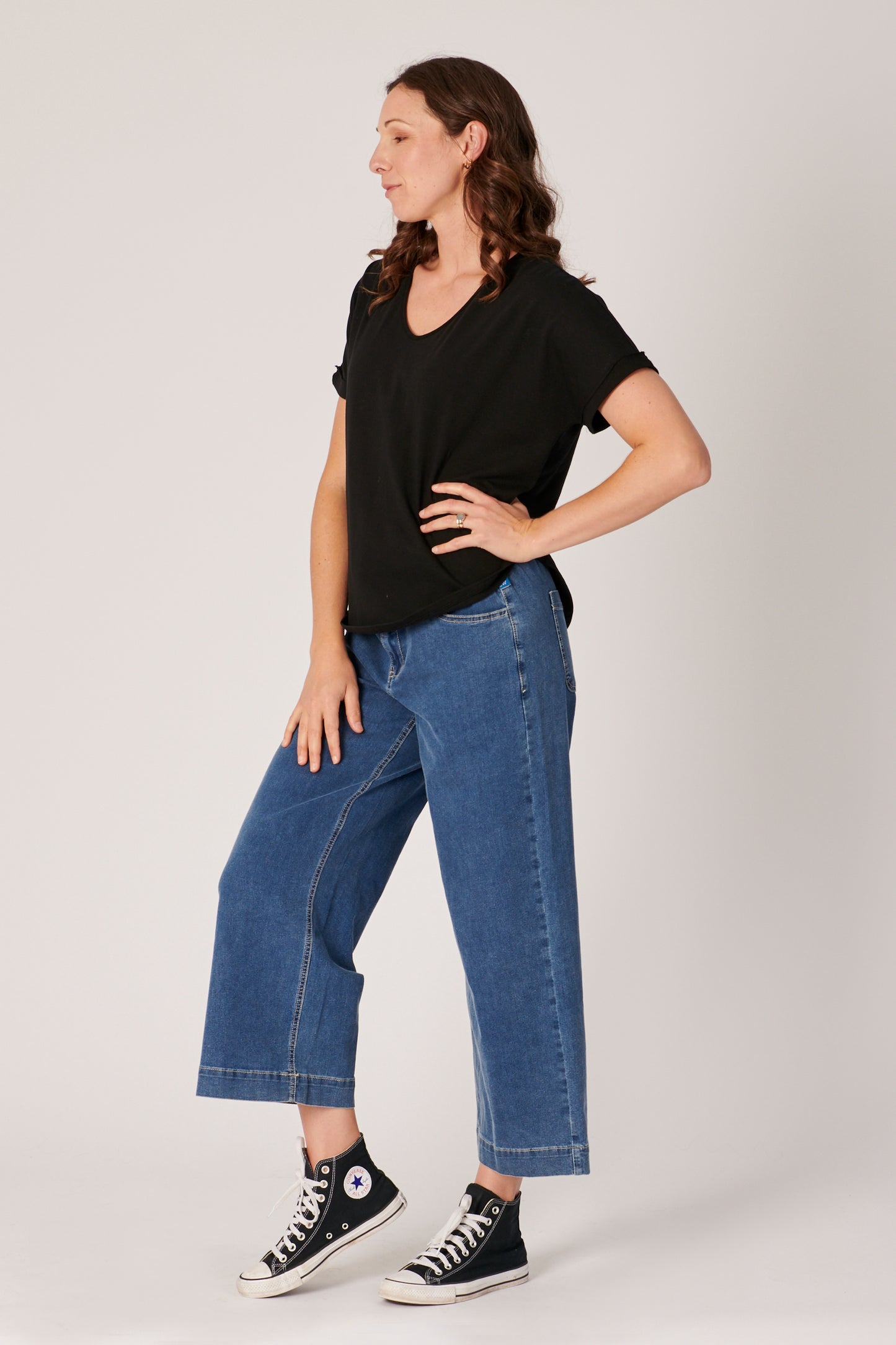 V-Neck Curve Hem Tee - Black