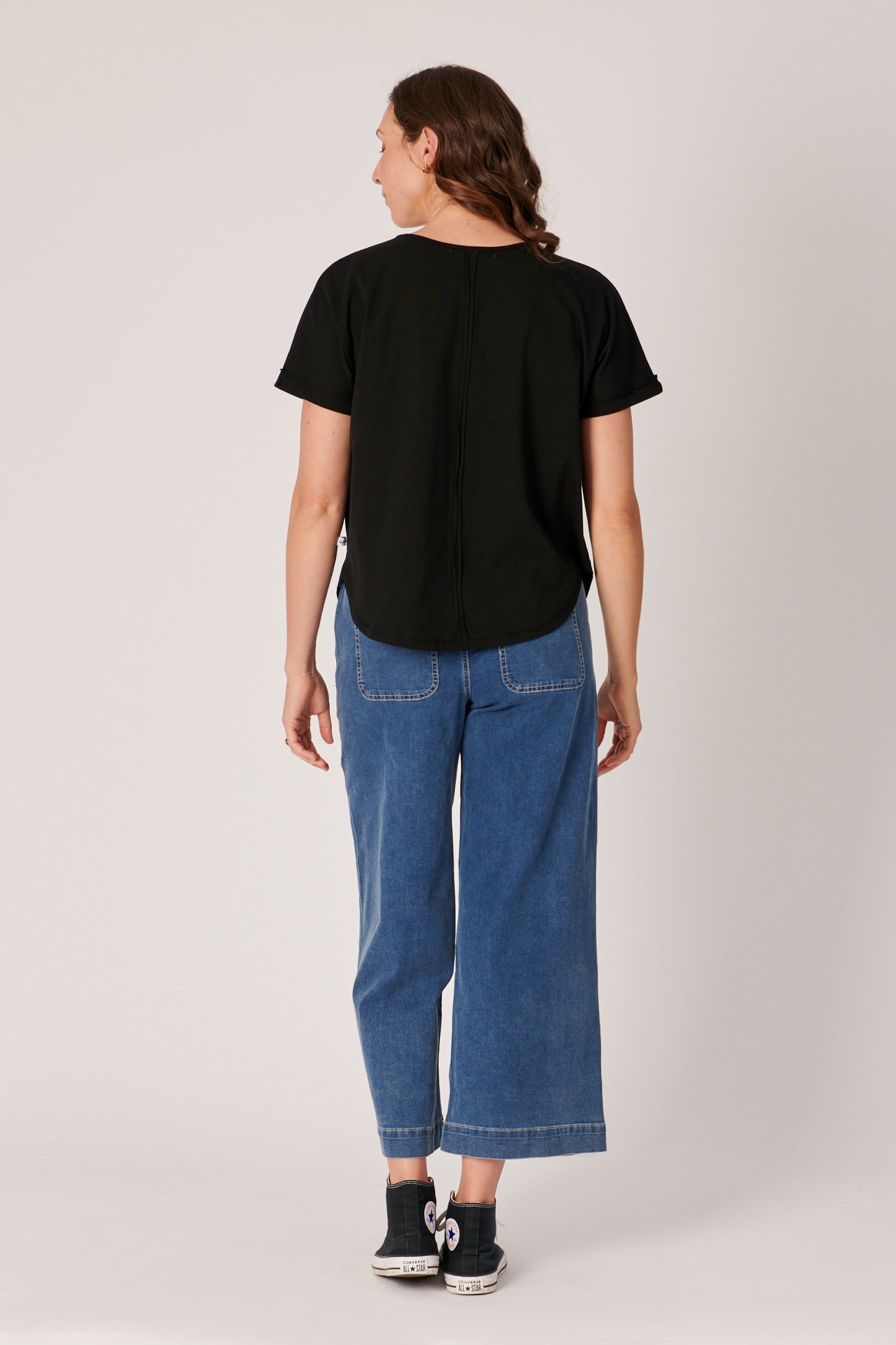 V-Neck Curve Hem Tee - Black