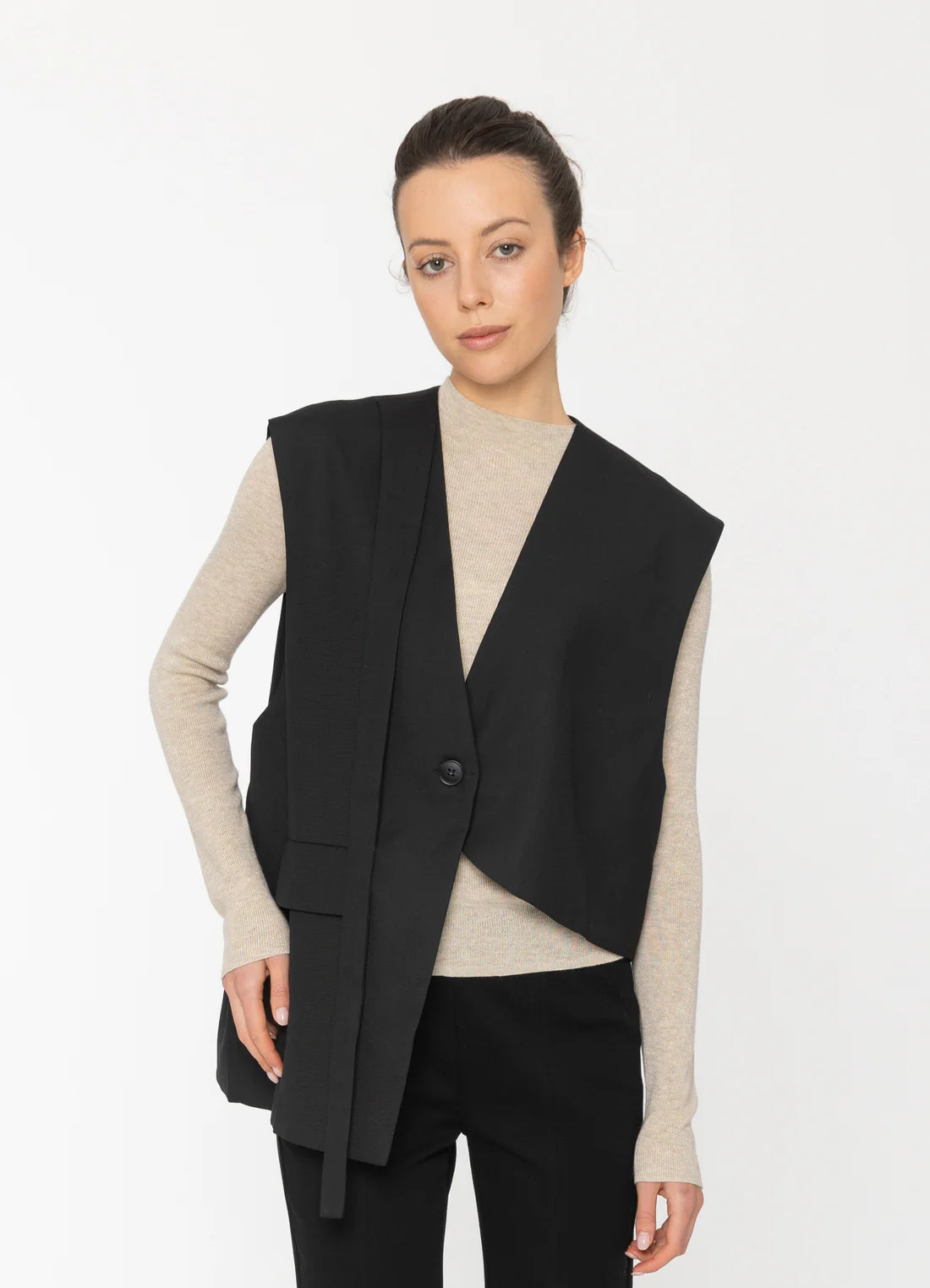 Elise Vest- Black