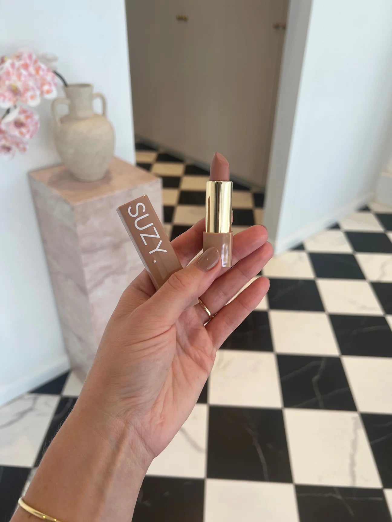 Suzy Lipstick - Honey (Satin Luxe)