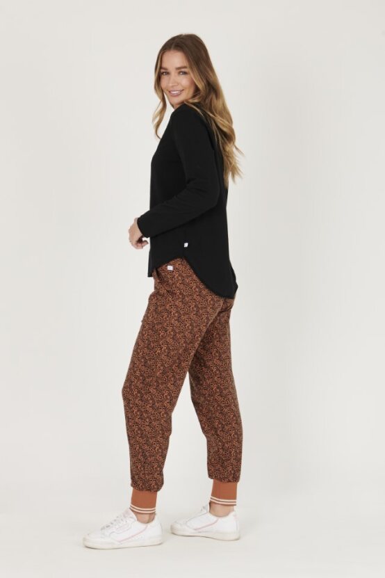 Long Sleeve Scoop Hem Top - Black