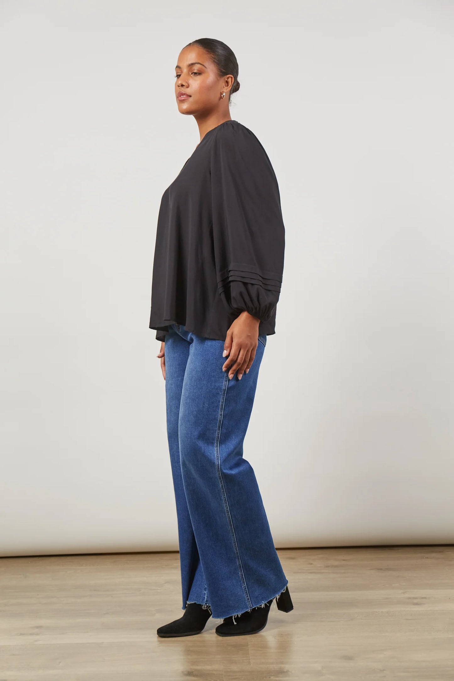 Euphoria V Blouse - Onyx