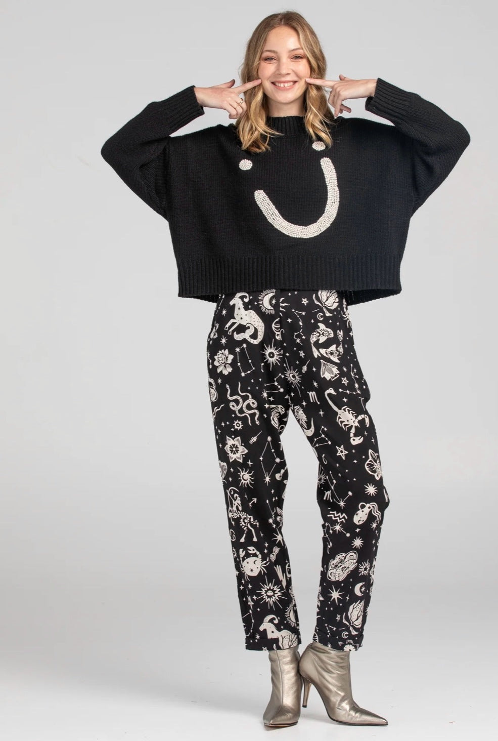 Smile Jumper - Black & White