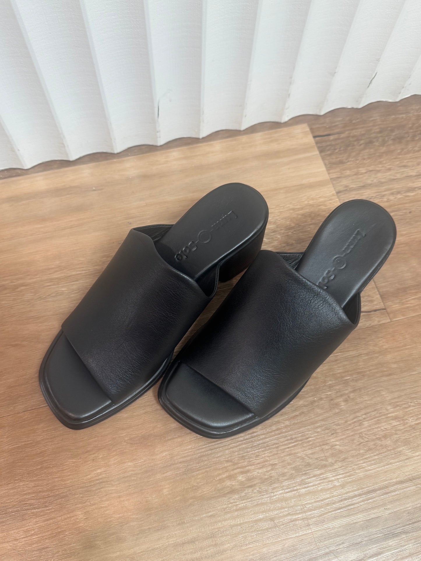 Ollie Mule - Black Leather