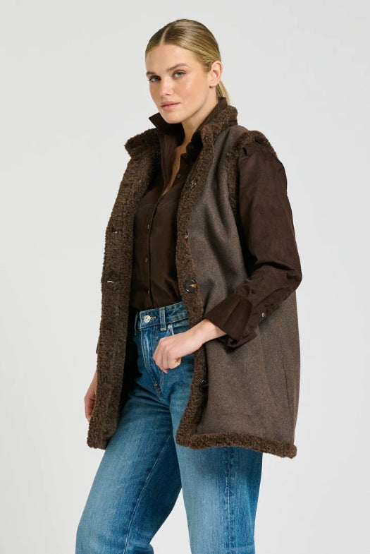 The Elodie Relaxed Shirt - Chocolate Pincord
