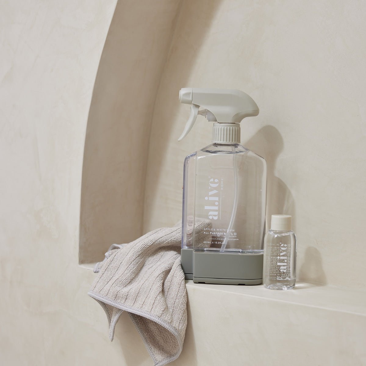 Alive All Purpose Cleaning Kit - Apple/White Musk