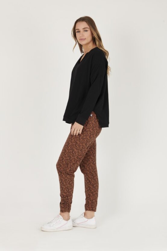 V-Neck Step Hem Top - Black