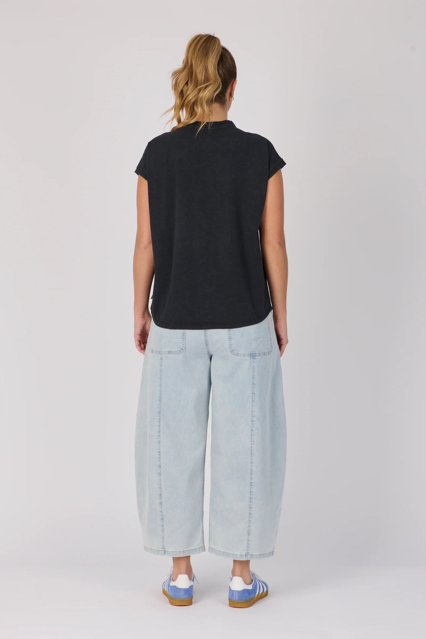 Half Collar Tee Black - Falling Hearts