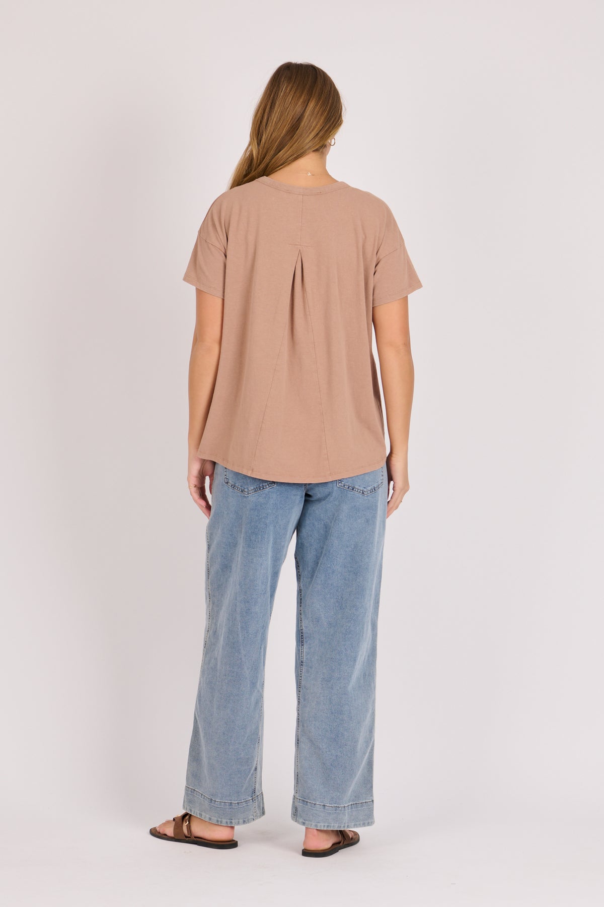 Pleat Back Tee - Coffee