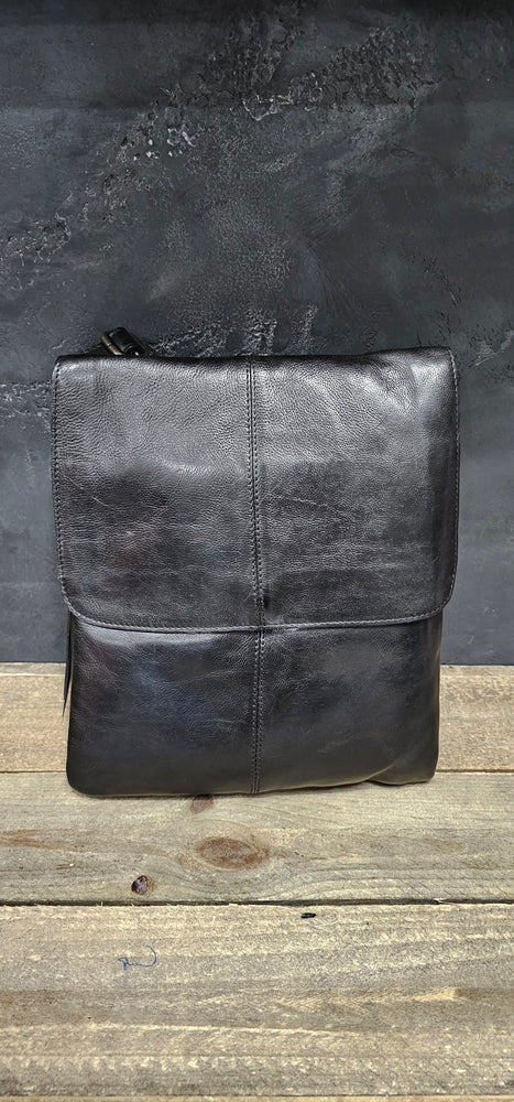 Soft Vintage Leather Multi Compartment Crossbody - Black