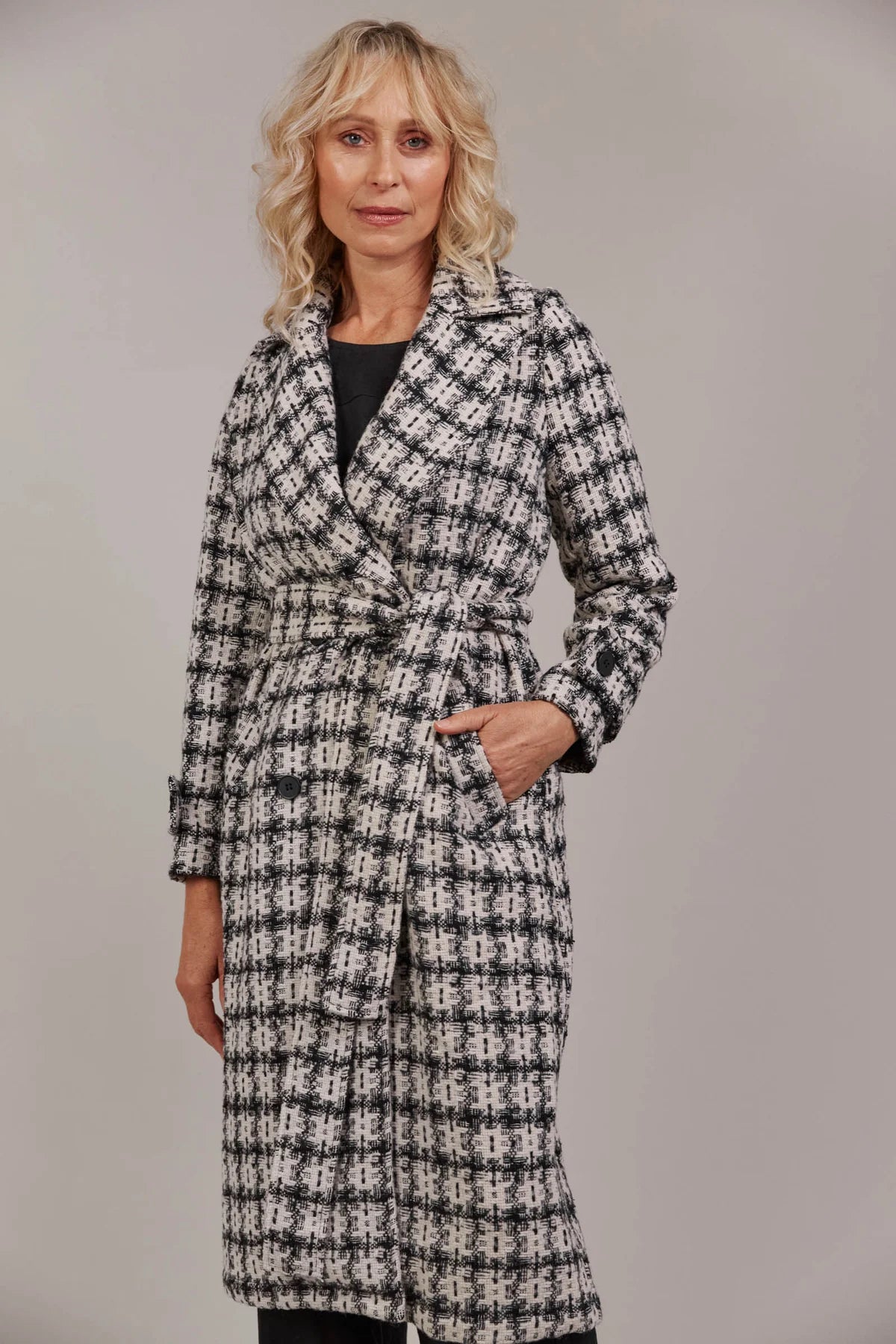 Aman Coat- Black