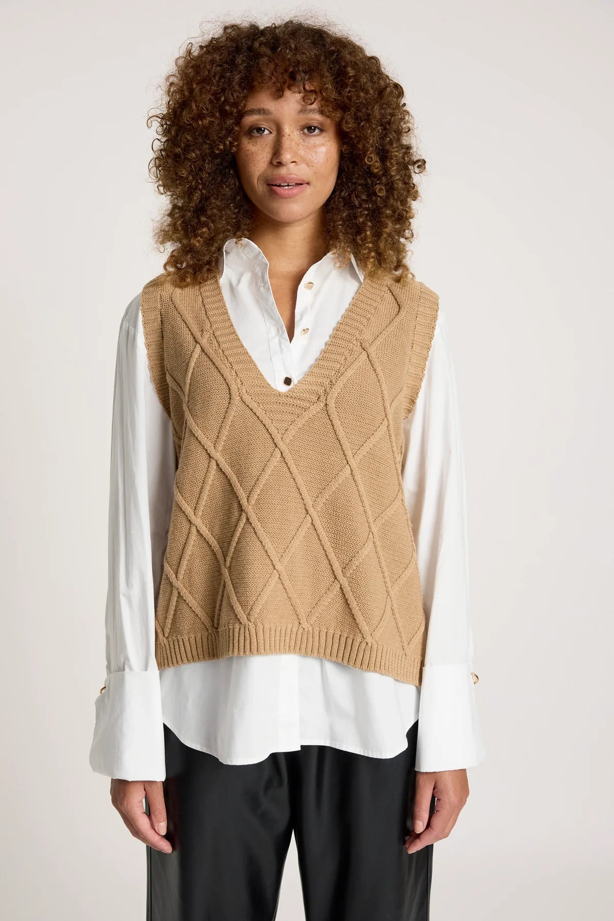 Liora Knit Vest- Mocha