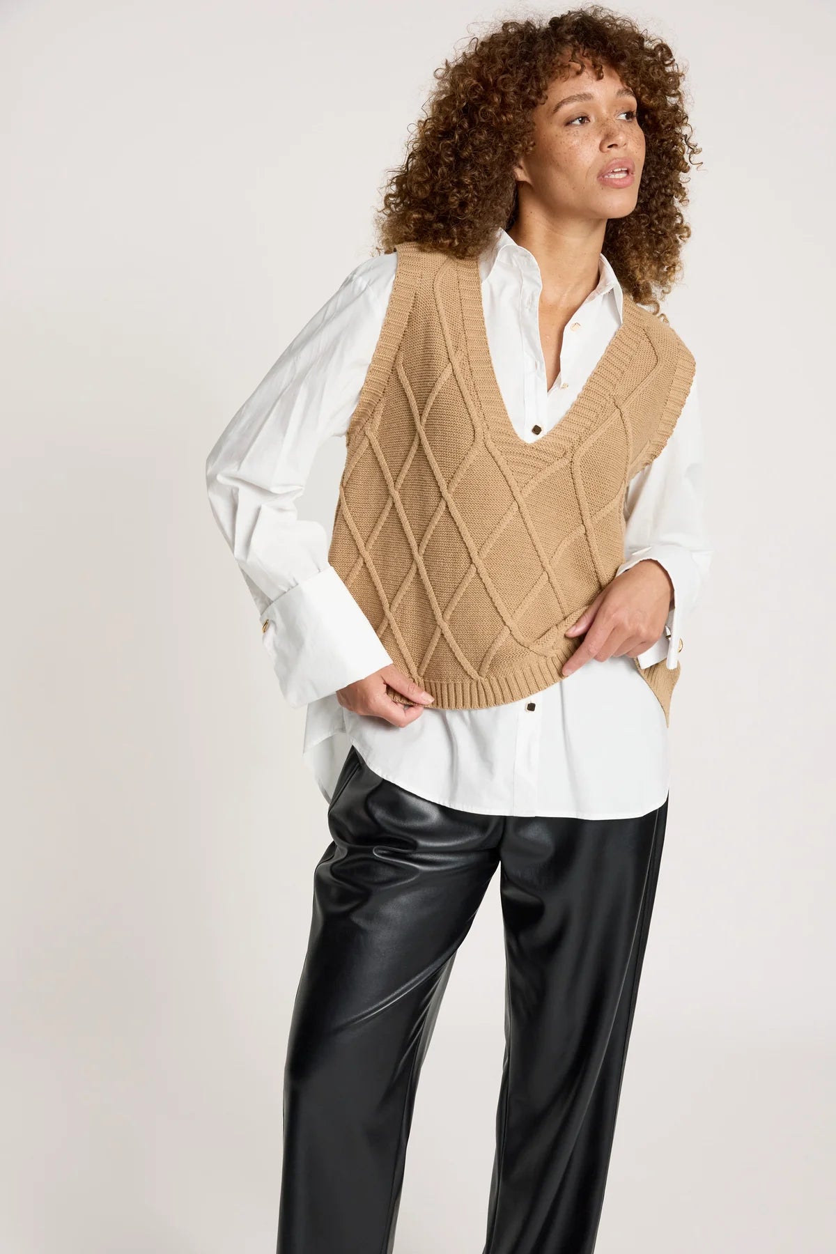 Liora Knit Vest- Mocha