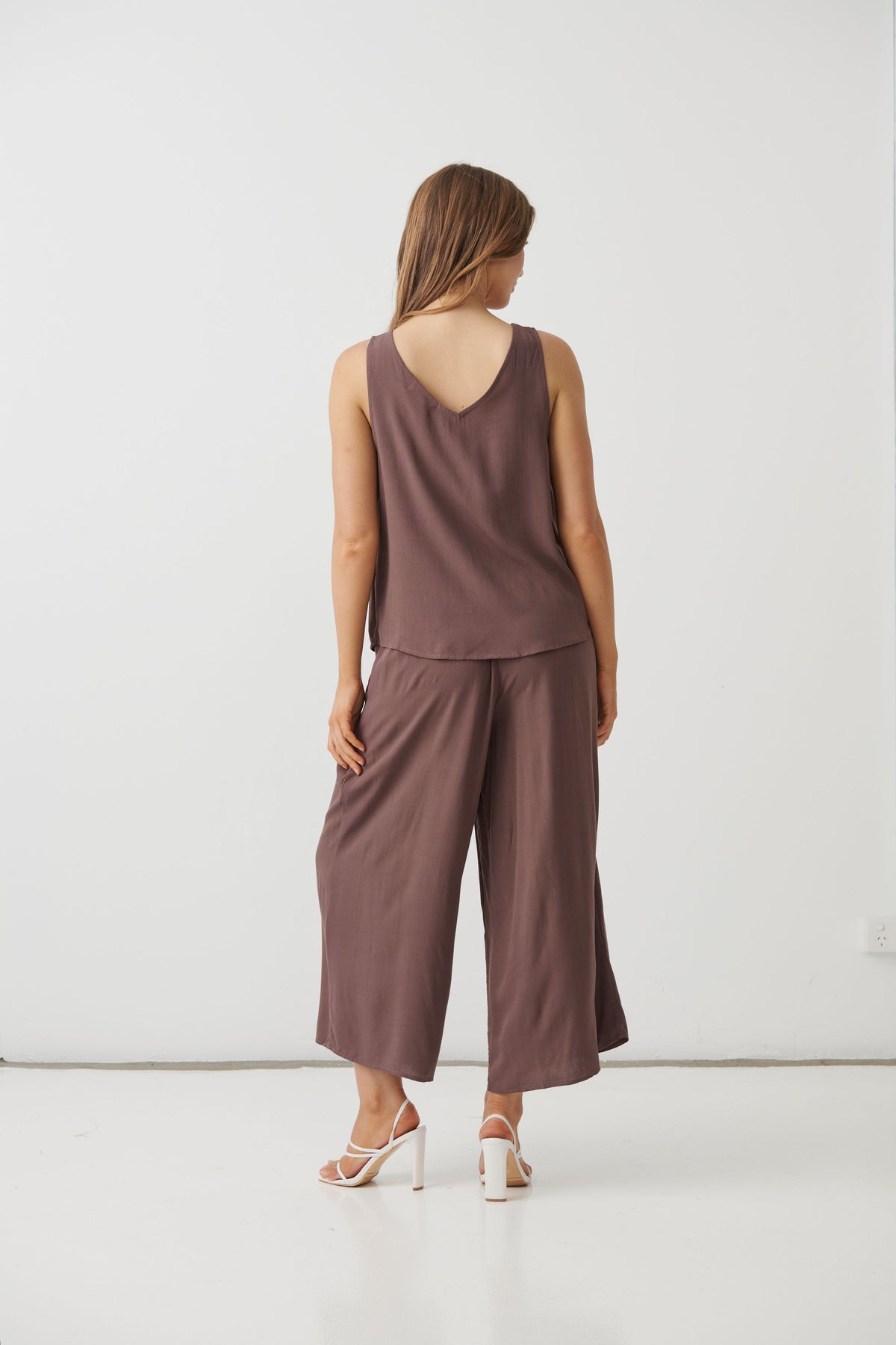 Holmes & Fallon Swing Tank