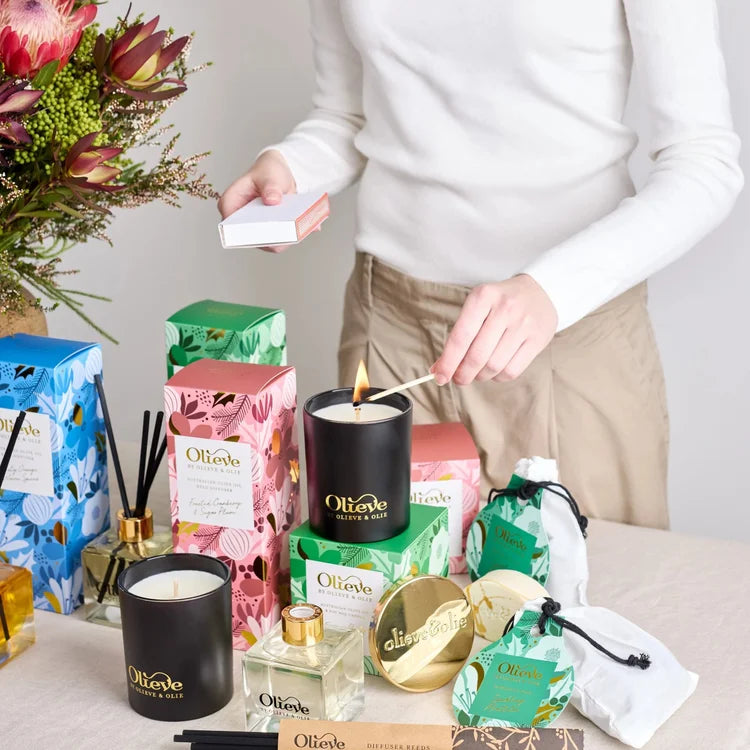 Christmas Candle- Festive Holly & Balsam