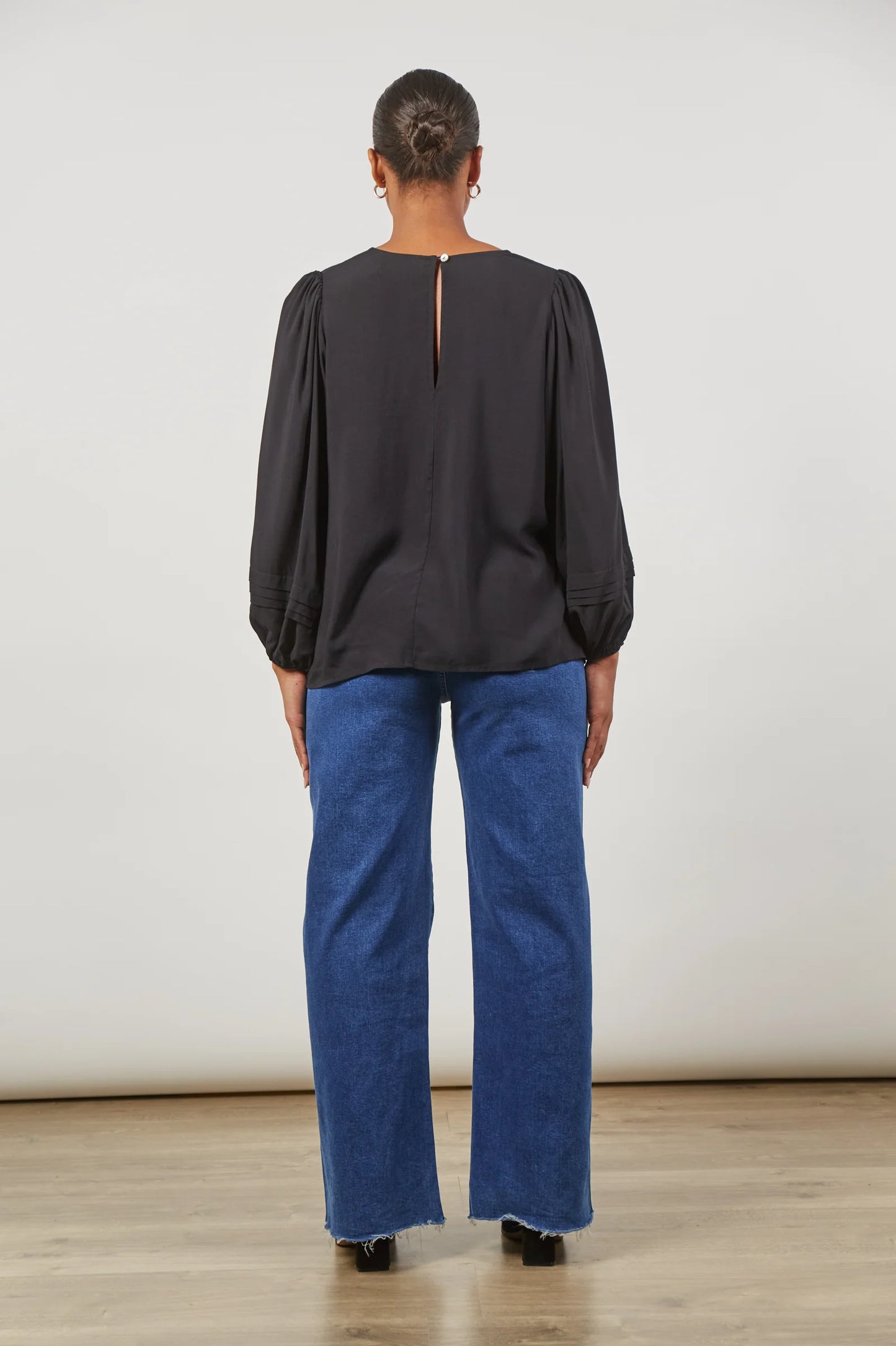 Euphoria V Blouse - Onyx