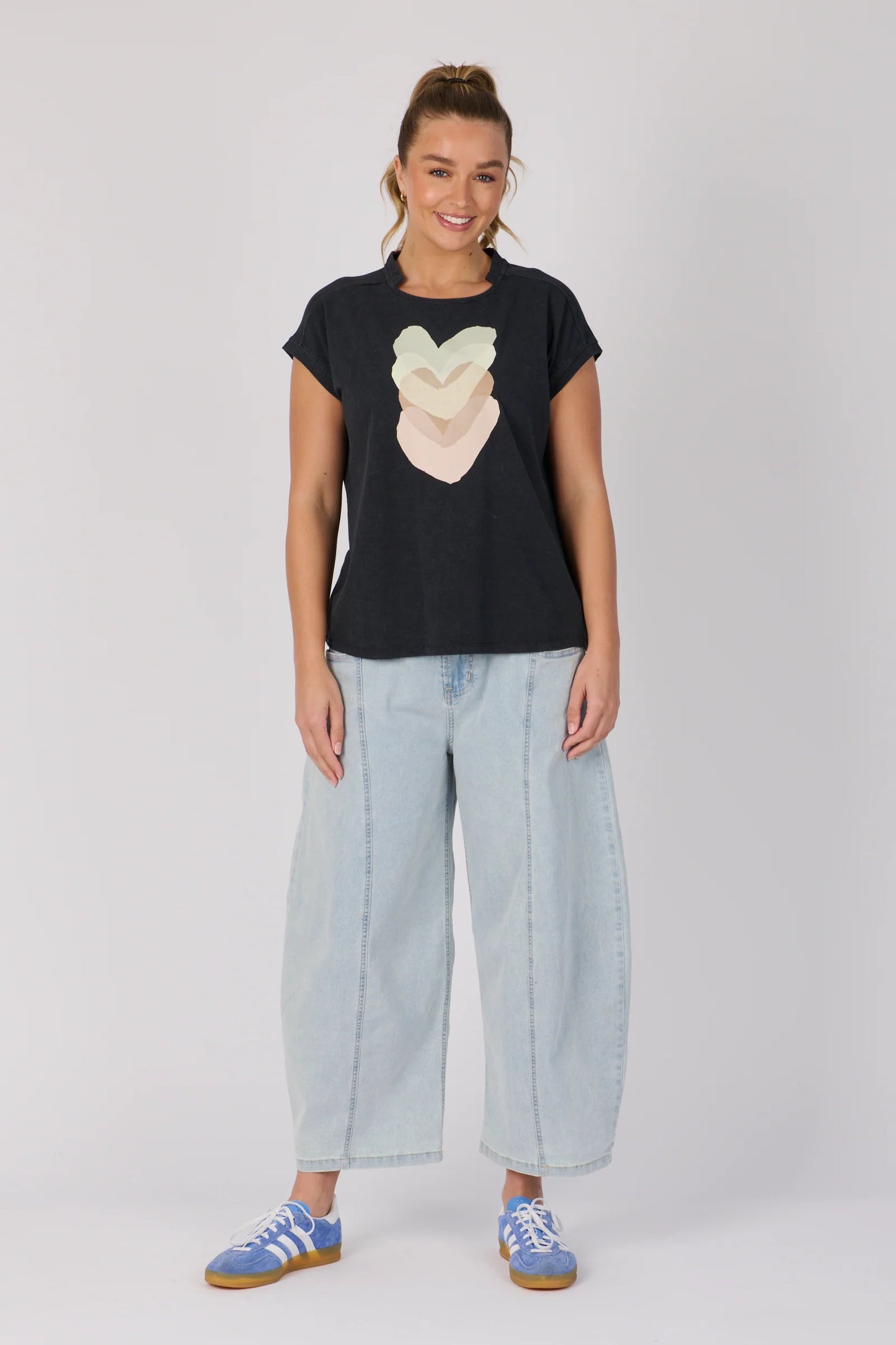 Half Collar Tee Black - Falling Hearts