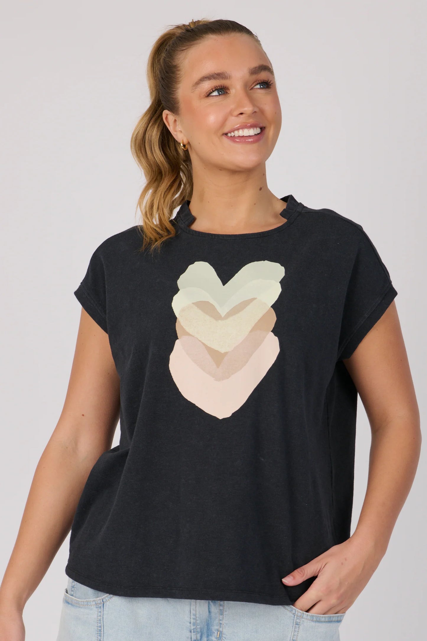 Half Collar Tee Black - Falling Hearts