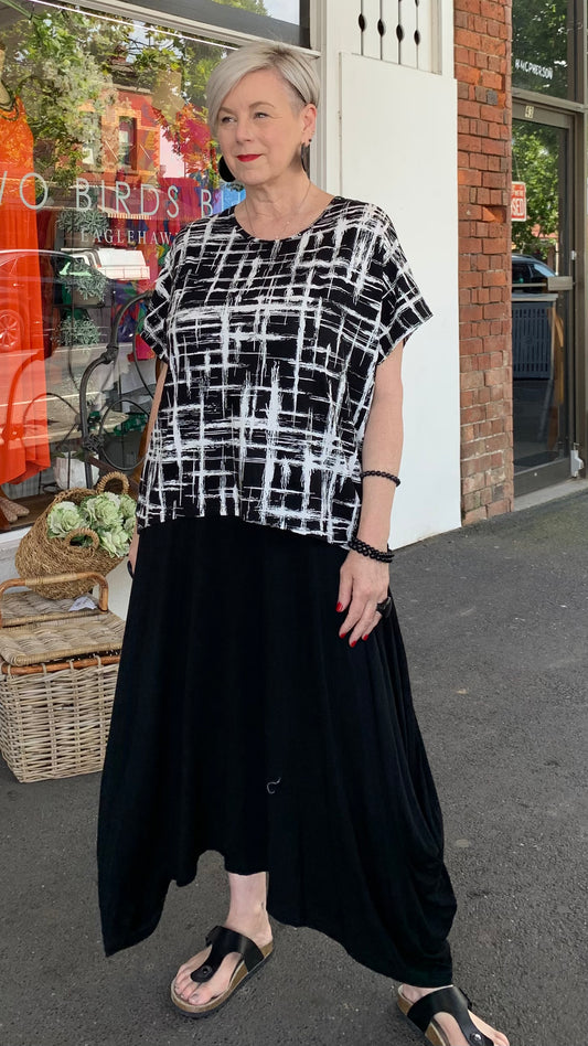 Printed Bamboo Abstract Top- Black & White