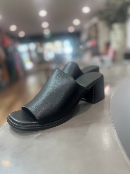 Ollie Mule - Black Leather