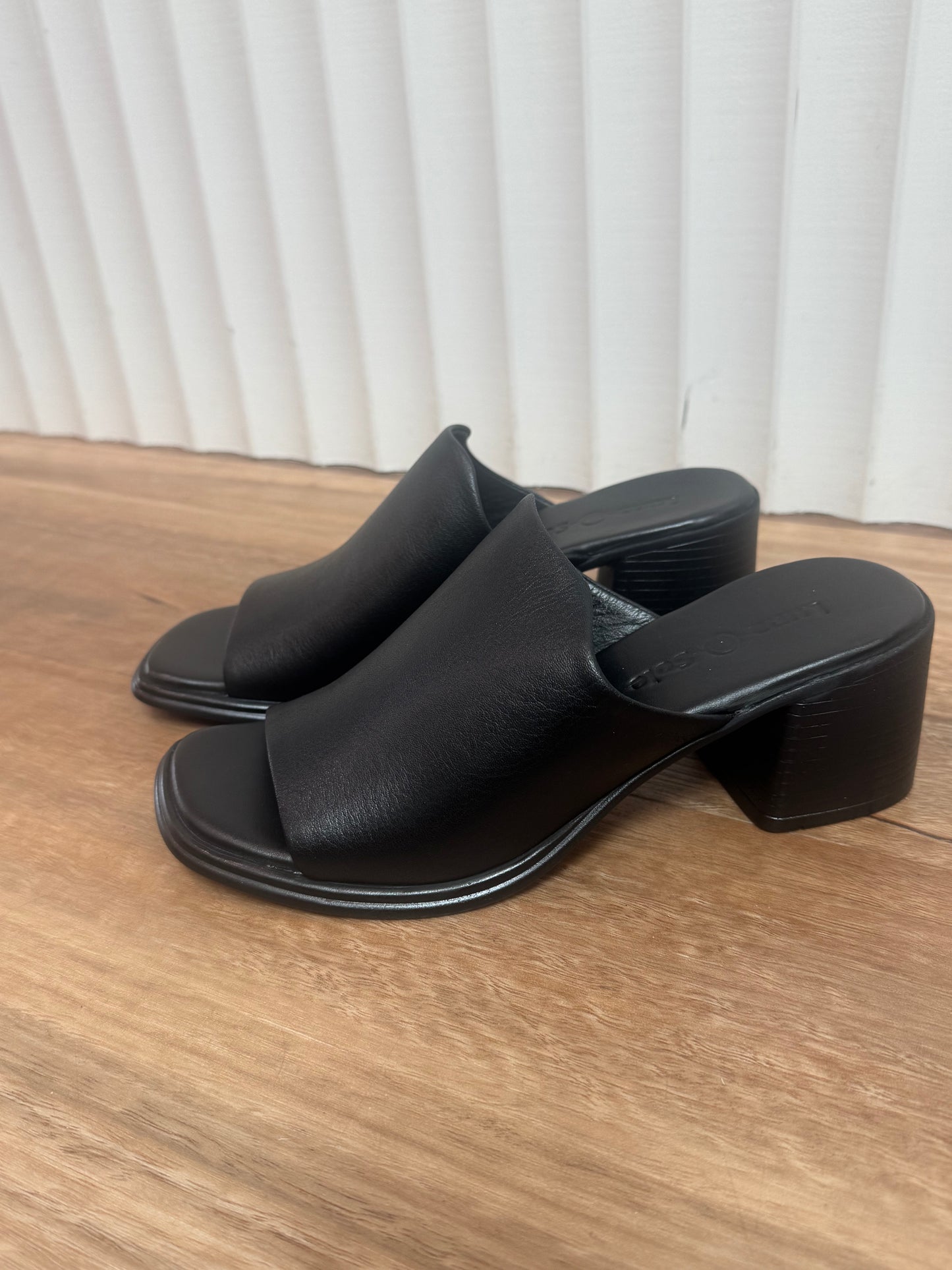 Ollie Mule - Black Leather