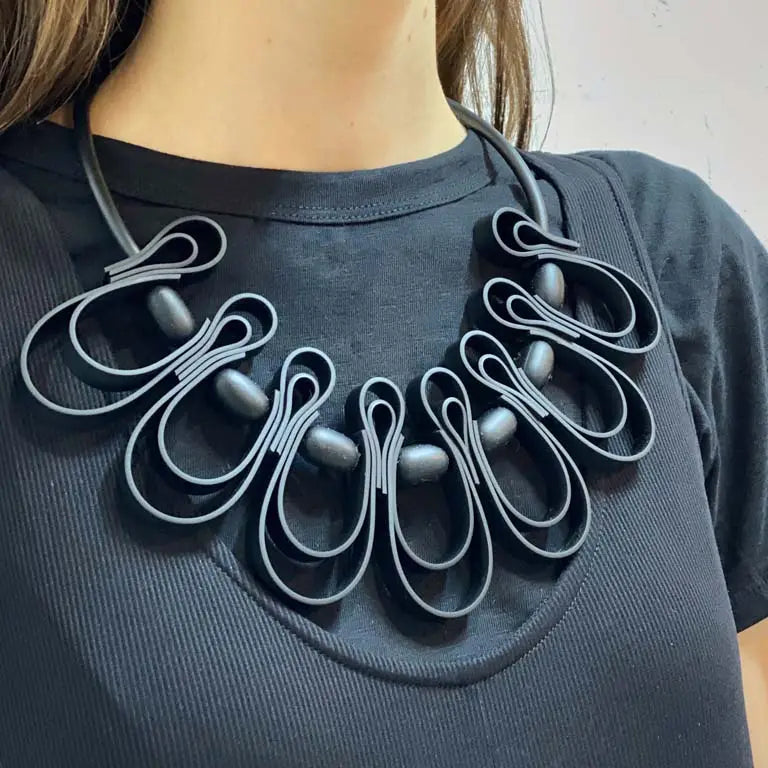 Frank Ideas - Dynamic Squiggle Necklace Black