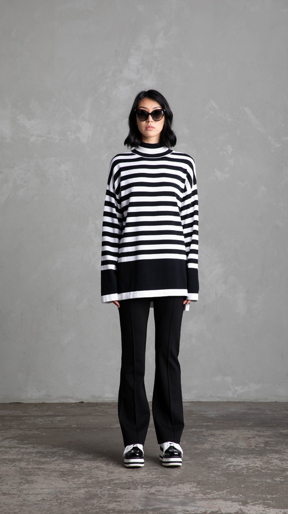 
            
                Load image into Gallery viewer, Baxter Oversized Cotton Knit - Black/White
            
        
