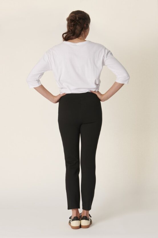 Slim Leg Ponte Pant- Black