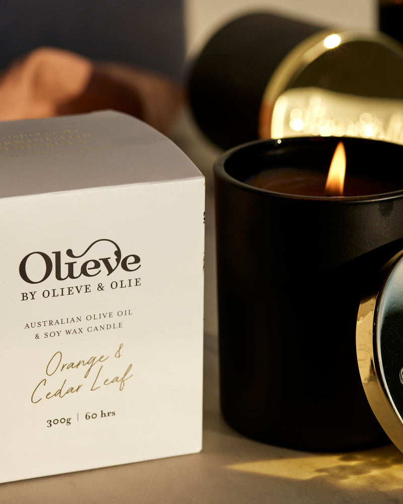 Olieve & Olie Christmas Candle - Orange/Cedar Leaf