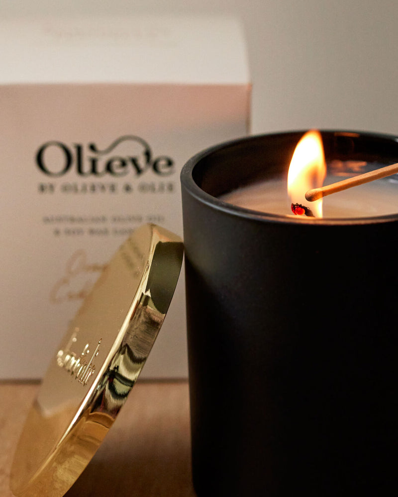 Olieve & Olie Christmas Candle - Orange/Cedar Leaf