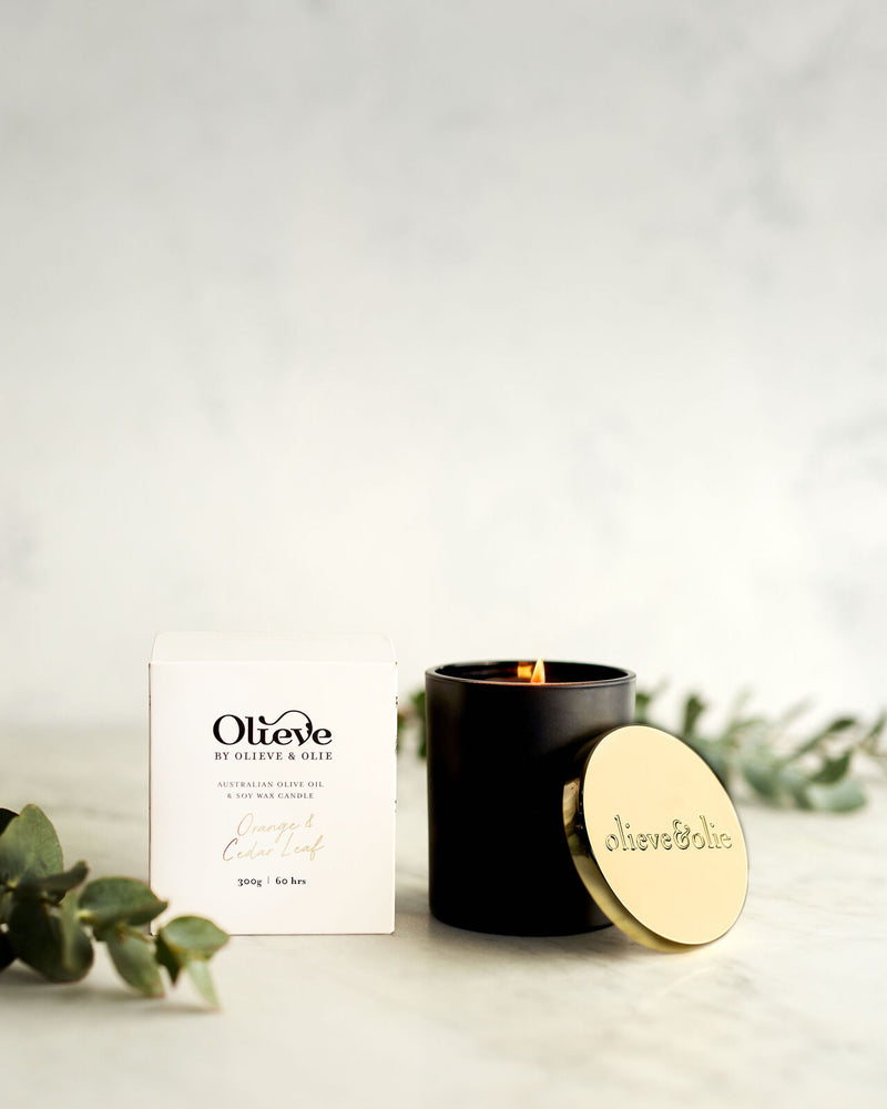 Olieve & Olie Christmas Candle - Orange/Cedar Leaf