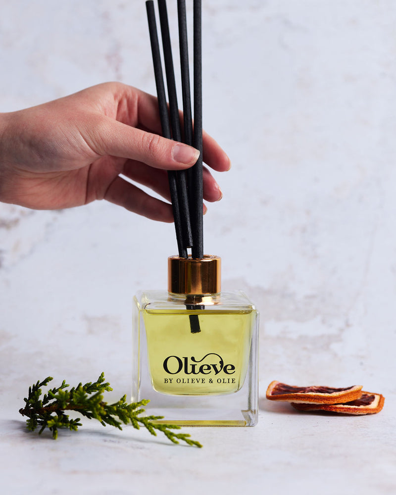 Olieve & Olie Christmas Diffuser - Orange/Cedar Leaf