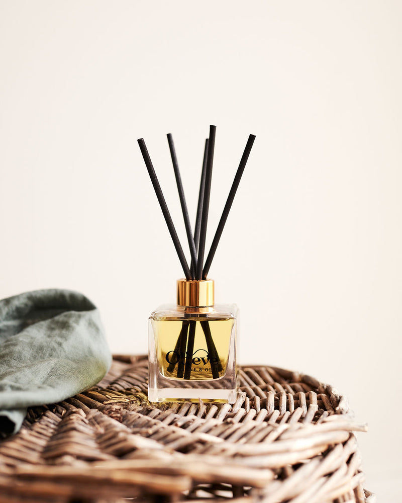 Olieve & Olie Christmas Diffuser - Plum/Juniper Berry