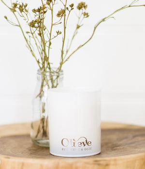 Olieve & Olie Soy Candle - Amber & Lotus Blossom